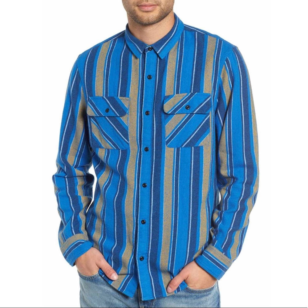 Men’s casual button down. Size: L